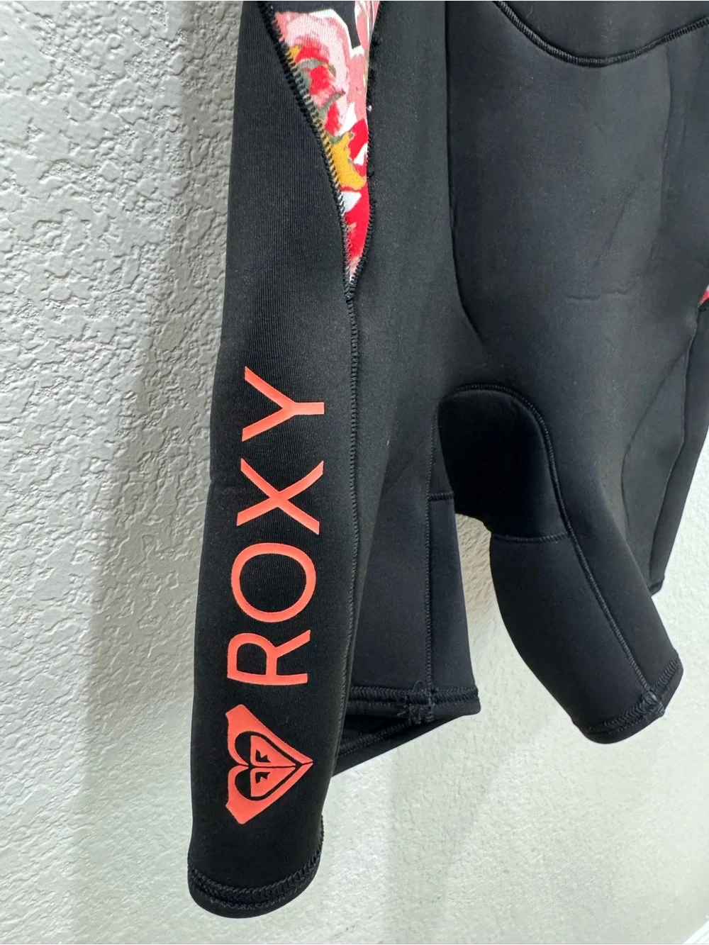 Roxy Syncro Youth Girls 2/2mm Shorty Wetsuit Floral Black Pink Size 6 Surf Swim